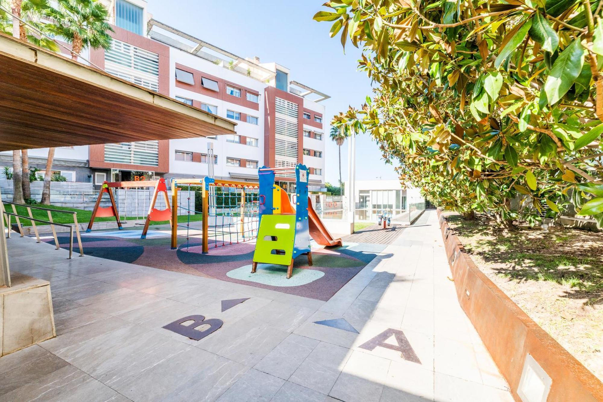 Ferienwohnung Tuguest Avenida De La Investigacion - Free Parking Granada Exterior foto